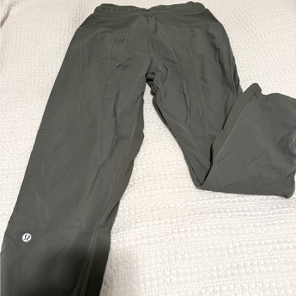 Dance Studio Mid-Rise Cropped Pants